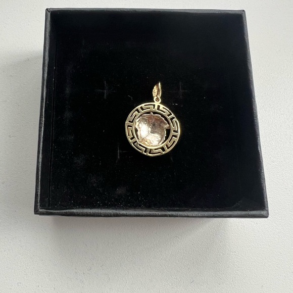 10K GOLD VERSACE PENDANT - Picture 3 of 4
